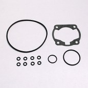 JOINT HAUT MOTEUR 50 A BOITE BIDALOT POUR DERBI 50 SENDA. GPR 1995+2005-GILERA 50 SMT. RCR 1999+2005-BULTACO 50 ASTRO. LOBITO 1999+2005 (MOTEUR DERBI) (POCHETTE)